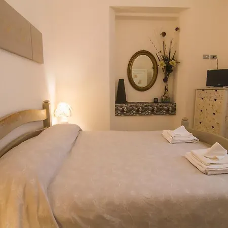 Apartament Your House In
