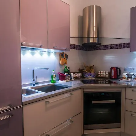 Apartament Your House In